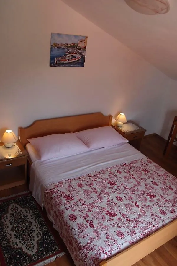 Villa Lina 3*, Icici Croatia